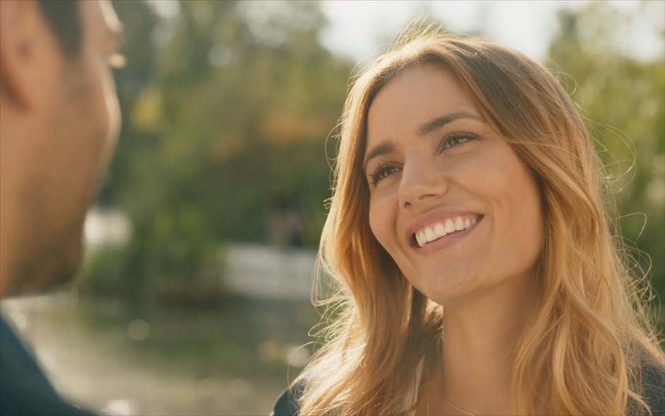 Παντρέψου με, ρε φίλε!. Στη γαλλική κωμωδία του Ταρέκ Μπουνταλί&nbsp;&nbsp;πρωταγωνιστής είναι ο Μαροκινός Γιασίν, ο οποίος, όταν η φοιτητική του βίζα δεν ανανεώνεται, παντρεύεται τον κολλητό του ώστε να γλυτώσει την απέλαση και να παραμείνει στη Γαλλία νόμιμα.