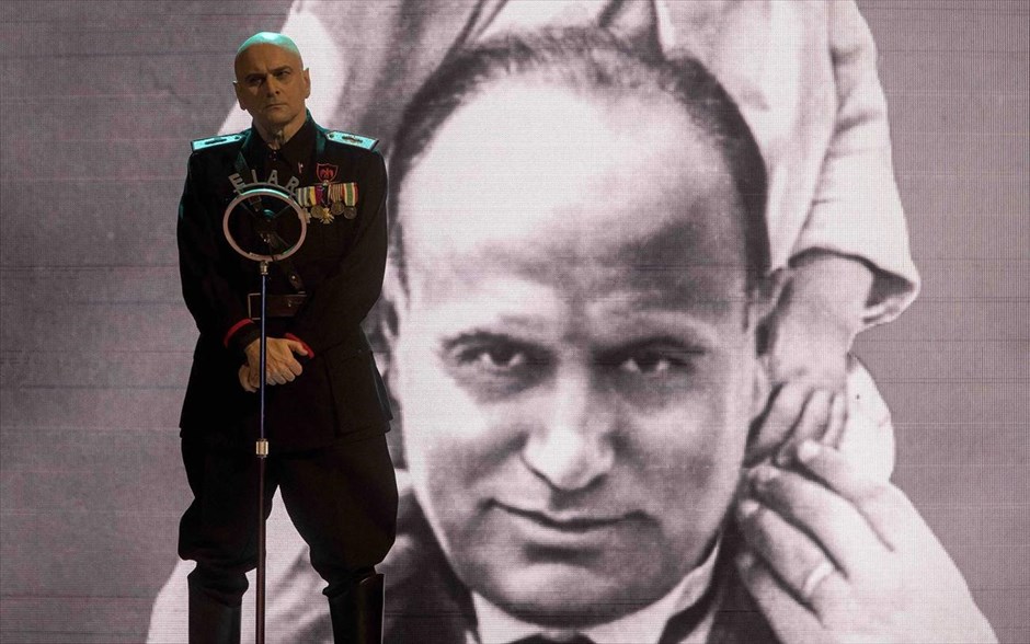 Κοίτα Ποιος Γύρισε. Στην ιταλική κωμωδία του Λούκα Μινιέρο, η οποία ζωντανεύει τον εφιάλτη του φασισμού στο σήμερα,&nbsp; ο Μπενίτο Μουσολίνι εμφανίζεται στη Ρώμη, &nbsp;ογδόντα χρόνια μετά τον θάνατό του.