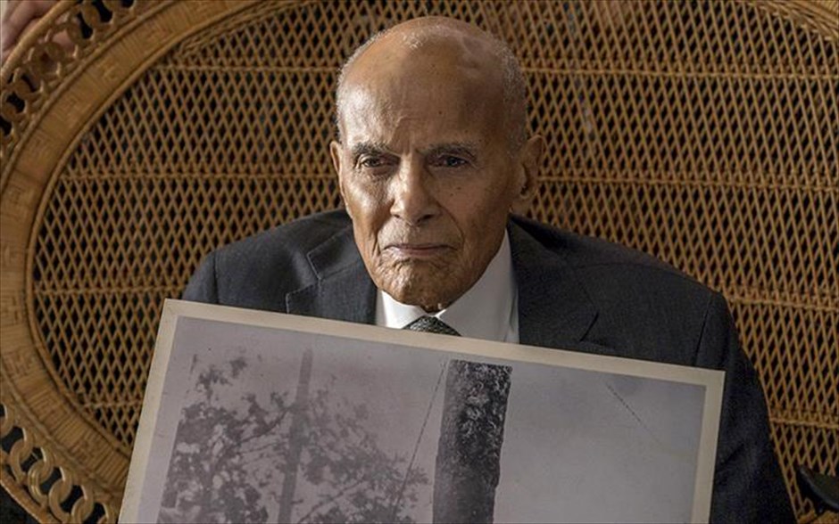 Η Παρείσφρηση. Η αντιρατσιστική αστυνομική - πολιτική κωμωδία του Σπάικ Λι, η οποία απέσπασε το Μεγάλο Βραβείο της Επιτροπής στις Κάννες, μας μεταφέρει στη δεκαετία του ’70, σε μια περίοδο έντονης κοινωνικής αναταραχής στην Αμερική, καθώς η μάχη για τα κοινωνικά δικαιώματα και οι φυλετικές διακρίσεις κορυφώνονται.