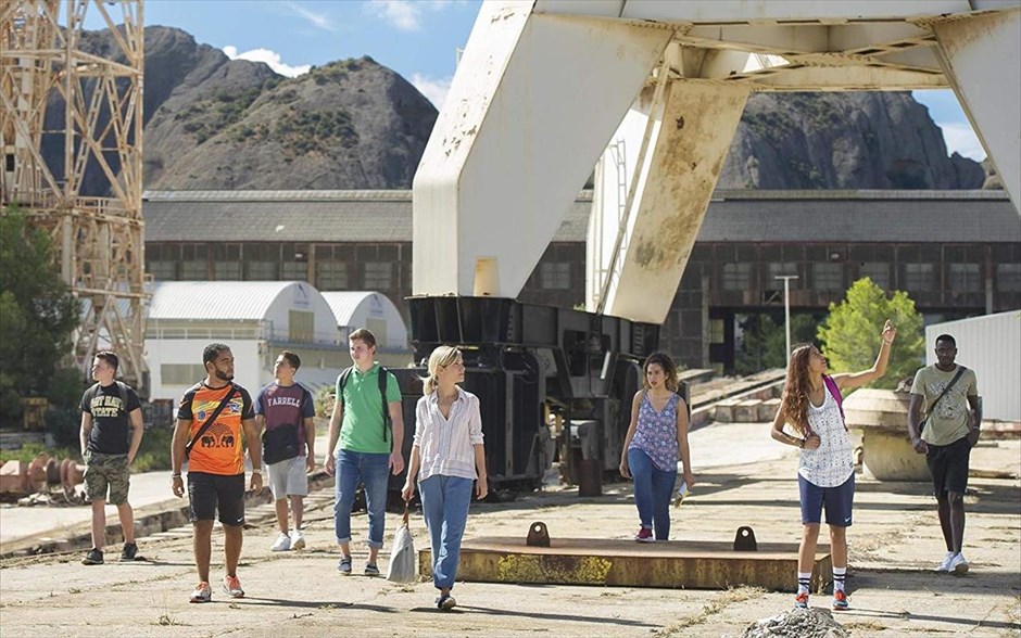 Το Ατελιέ. Στο κοινωνικό δράμα του Λοράν Καντέ, μια διάσημη συγγραφέας διδάσκει σε ένα θερινό εργαστήριο δημιουργικής γραφής, στο οποίο μια ομάδα νεαρών γράφει μία ιστορία εγκλήματος.