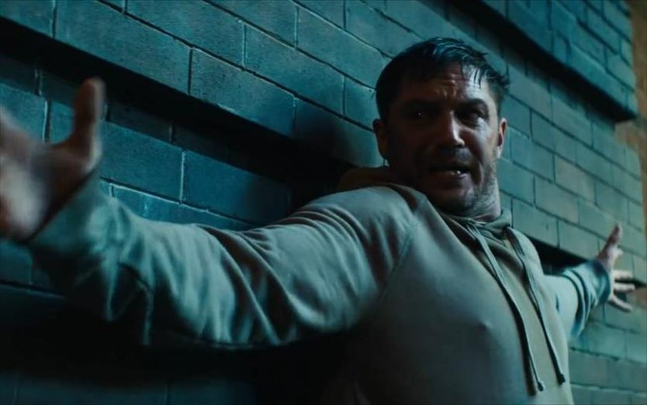 «Venom». O Venom -ο καινούργιος υπερήρωας της Marvel- αναζητά δικαίωση στο κορμί και την ερμηνεία του Τομ Χάρντι.