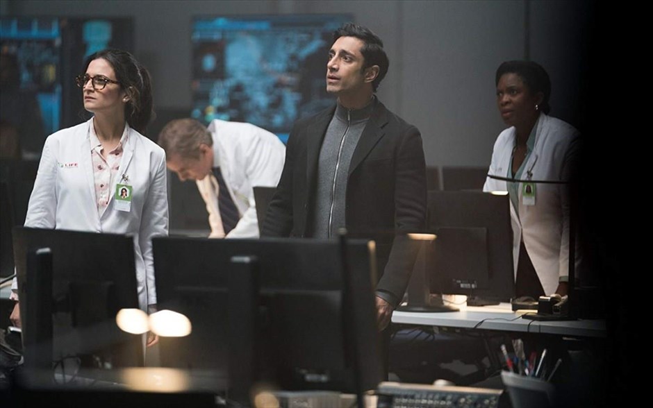 «Venom». O Venom -ο καινούργιος υπερήρωας της Marvel- αναζητά δικαίωση στο κορμί και την ερμηνεία του Τομ Χάρντι.