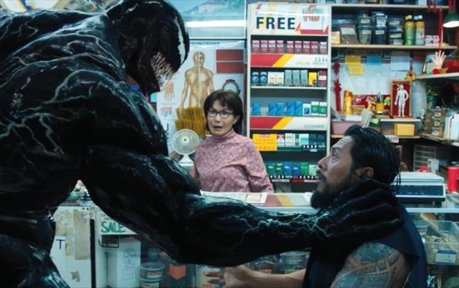 «Venom». O Venom -ο καινούργιος υπερήρωας της Marvel- αναζητά δικαίωση στο κορμί και την ερμηνεία του Τομ Χάρντι.