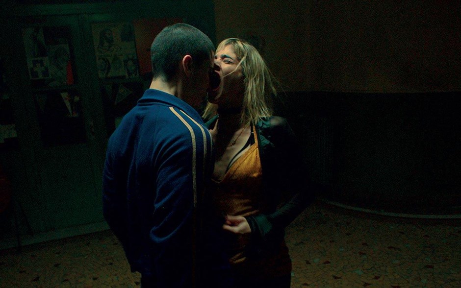 «Climax». Στο νέο φιλμ του Γκασπάρ Νοέ, ένα γκρουπ Γάλλων χορευτών συγκεντρώνονται σ’ ένα κλειστό οικοτροφείο στην καρδιά ενός δάσους, για μια τριήμερη πρόβα και για να μοιραστούν έναν τελευταίο χορό.