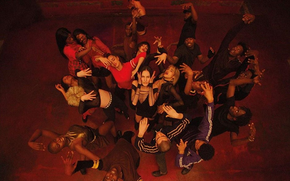 «Climax». Στο νέο φιλμ του Γκασπάρ Νοέ, ένα γκρουπ Γάλλων χορευτών συγκεντρώνονται σ’ ένα κλειστό οικοτροφείο στην καρδιά ενός δάσους, για μια τριήμερη πρόβα και για να μοιραστούν έναν τελευταίο χορό.