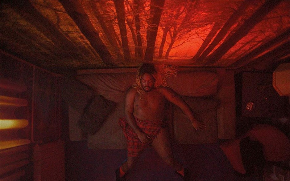 «Climax». Στο νέο φιλμ του Γκασπάρ Νοέ, ένα γκρουπ Γάλλων χορευτών συγκεντρώνονται σ’ ένα κλειστό οικοτροφείο στην καρδιά ενός δάσους, για μια τριήμερη πρόβα και για να μοιραστούν έναν τελευταίο χορό.