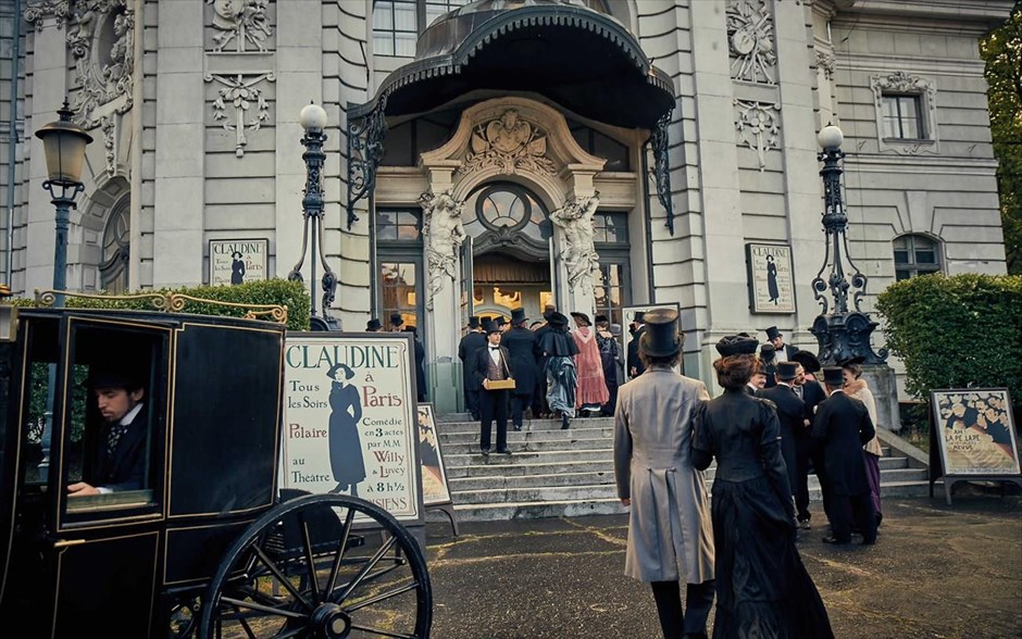 Colette . H ζωή και το έργο της εμβληματικής Γαλλίδας συγγραφέα της αβάν γκαρντ, Κολέτ, που μέσα από το έργο της έγινε σύμβολο της γυναικείας χειραφέτησης κατά τον 20ό αιώνα. Ο γάμος της με τον συγγραφέα Ανρί Γκοτιέ Βιλάρ την απομάκρυνε από την απλοϊκή ζωή της επαρχίας και την εισήγαγε στη θορυβώδη ζωή του Παρισιού.