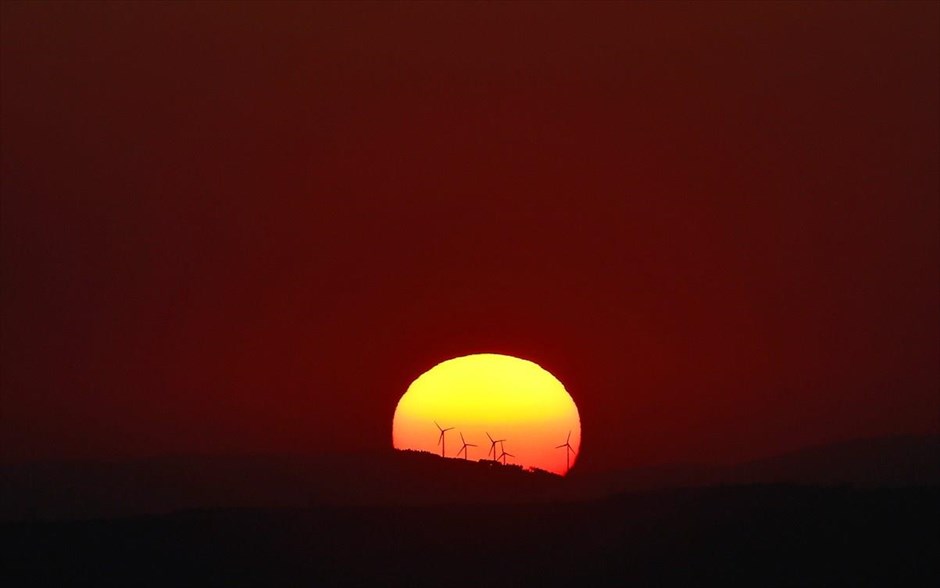 Ηλιοβασίλεμα στη Φραγκφούρτη. Ο ήλιος δύει στη Φραγκφούρτη της Γερμανίας.