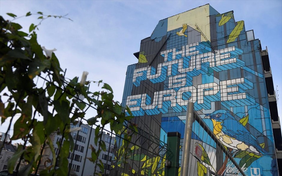 Street art με ευρωπαϊκό αέρα. Τοιχογραφία που αναγράφει τη φράση «Το μέλλον είναι η Ευρώπη» βρίσκεται σε τοίχο κοντά στα γραφεία της Ευρωπαϊκής Επιτροπής στις Βρυξέλλες. 