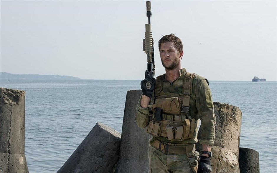 Hunter Killer. Στην υποβρύχια περιπέτεια του Ντόνοβαν Μαρς -με πρωταγωνιστή τον Τζέραρντ Μπάτλερ- ο κυβερνήτης ενός αμερικανικού υποβρυχίου αποστέλλεται σε βαθιά ρωσικά ύδατα για να σώσει τον εκλεγμένο Ρώσο πρόεδρο εν μέσω ενός στρατιωτικού πραξικοπήματος.