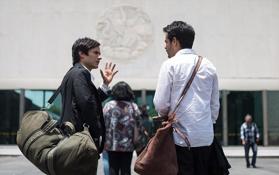 Ληστεία στο Μουσείο. Στη βραβευμένη ταινία του Αλόνσο Ρουιζπαλάθιος, οι 30χρονοι Χουάν και Μπένχαμιν δε λένε να φύγουν από τα σπίτια των γονιών τους και να τελειώσουν την κτηνιατρική σχολή. Κατά την διάρκεια ενός σημαδιακού Χριστουγεννιάτικου ρεβεγιόν, αποφασίζουν ότι ήρθε η ώρα να ξεχωρίσουν διαπράττοντας την πιο διάσημη ληστεία αρχαιοτήτων στη μεξικανική ιστορία.