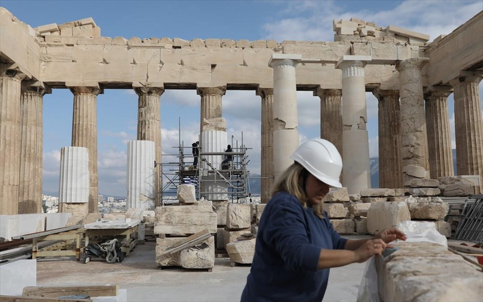 Εργασίες συντήρησης και αποκατάστασης του ναού του Παρθενώνα - Ακρόπολη. 