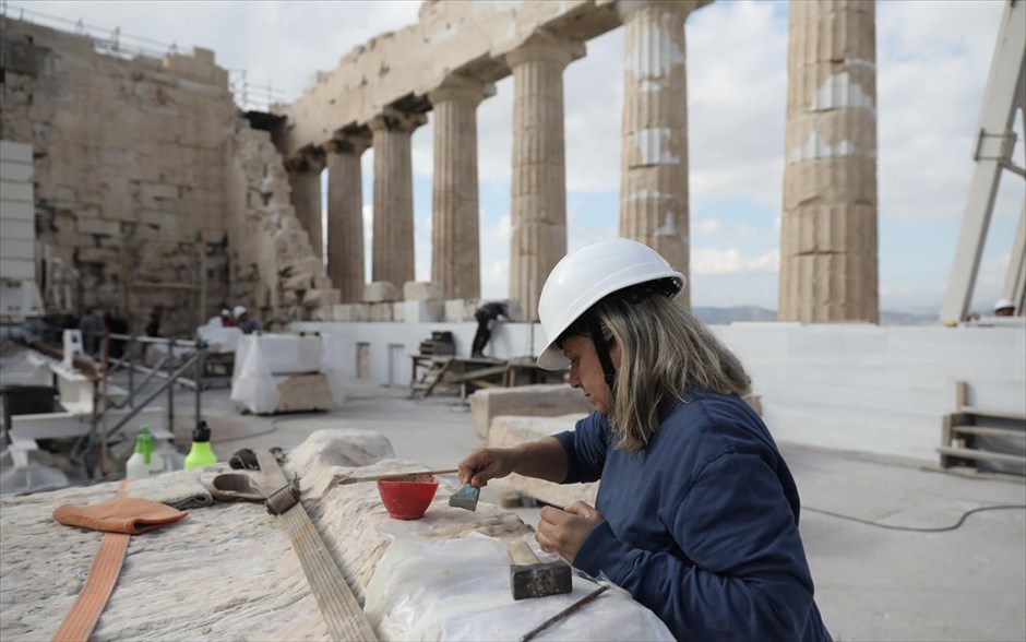 Εργασίες συντήρησης και αποκατάστασης του ναού του Παρθενώνα - Ακρόπολη. 