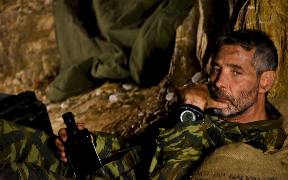 Αιγαίο SOS. Στην κωμωδία του τηλεοπτικά έμπειρου Πιέρρου Ανδρακάκου («Οι βασιλιάδες», «Ταμάμ»), με καστ γνωστών ηθοποιών -Θοδωρής Αθερίδης, Πάνος Βλάχος, Ευαγγελία Συριοπούλου-, ελληνικές και τουρκικές φρεγάτες οργώνουν το Αιγαίο, όταν ένας μεγάλος σεισμός φέρνει στην επιφάνεια μια βραχονησίδα σε διεθνή χωρικά ύδατα.