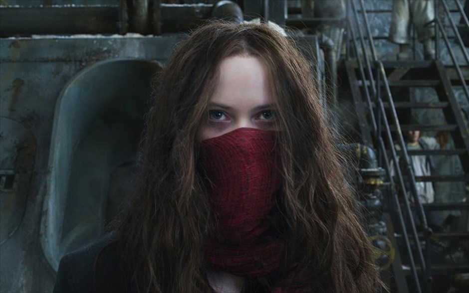 Mortal Engines. Το βιβλίο του Φίλιπ Ριβ εμπνέει τους παραγωγούς του «Άρχοντα των Δαχτυλιδιών» και του «Χόμπιτ», με τον Πίτερ Τζάκσον να συνυπογράφει το σενάριο και τον Κρίσταν Ρίβερς («King Kong») στη σκηνοθεσία μιας περιπέτειας φαντασίας από το μέλλον, όπου οι πόλεις κινούνται πάνω σε τροχούς και επιβιώνουν μόνο οι μεγαλύτερες, σε έναν δυστοπικό και αφιλόξενο κόσμο.