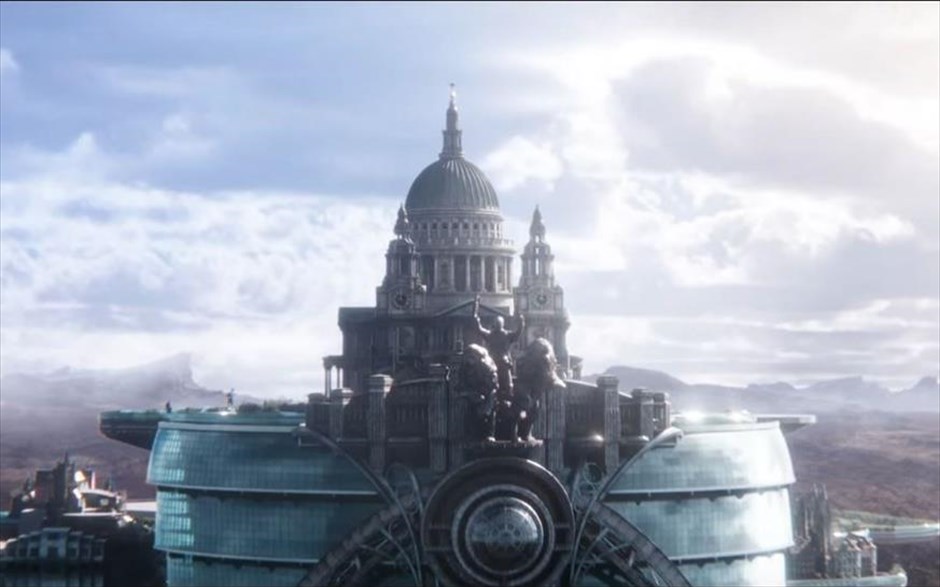 Mortal Engines. Το βιβλίο του Φίλιπ Ριβ εμπνέει τους παραγωγούς του «Άρχοντα των Δαχτυλιδιών» και του «Χόμπιτ», με τον Πίτερ Τζάκσον να συνυπογράφει το σενάριο και τον Κρίσταν Ρίβερς («King Kong») στη σκηνοθεσία μιας περιπέτειας φαντασίας από το μέλλον, όπου οι πόλεις κινούνται πάνω σε τροχούς και επιβιώνουν μόνο οι μεγαλύτερες, σε έναν δυστοπικό και αφιλόξενο κόσμο.