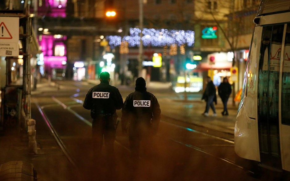 Στρασβούργο - Πυροβολισμοί σε χριστουγεννιάτικη αγορά . 