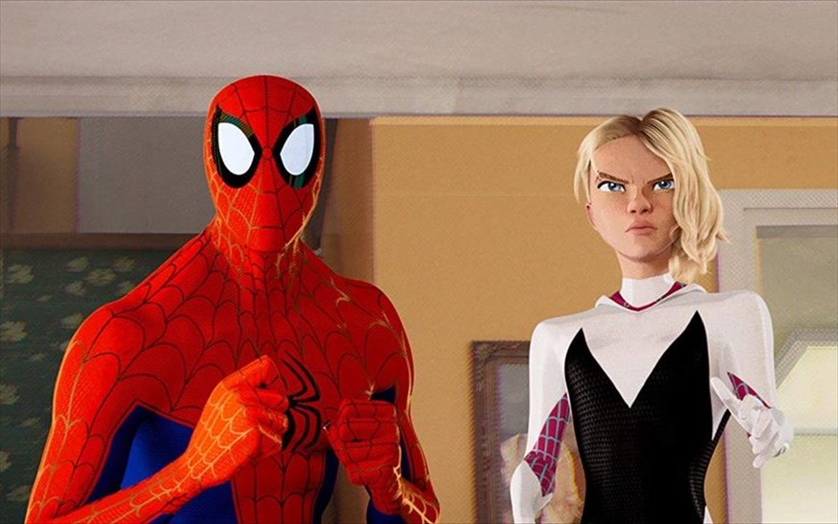 Spider-Man: Μέσα στο Αραχνο-Σύμπαν. Η δημιουργία των Μπομπ Περσισέτι, Πίτερ Ράμσεϊ, Ρόντνεϊ Ρόθμαν παρουσιάζει στο σινεφίλ κοινό τον έφηβο Μάιλς Μοράλες -με τη φωνή του Τζαμαϊκανού ράπερ Σαμίκ Μουρ- από το Μπρούκλιν, και τις αμέτρητες ικανότητές του Αραχνο-Σύμπαντος, όπου περισσότεροι από ένας μπορούν να φορούν τη μάσκα.