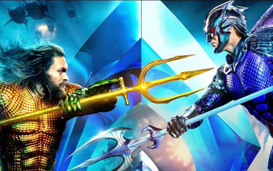 Aquaman . O υπερήρωας από τη θάλασσα έρχεται με τη μορφή του Τζέισον Μομόα και αποκτά τη δική του ιστορία στο σύμπαν της DC. &nbsp;Στο επίκεντρο η προέλευση του μισού-ανθρώπου, μισού- Ατλάντειου Άρθουρ Κάρι και η εξερεύνηση του ταξιδιού της ζωής του -ένα ταξίδι που δεν θα τον αναγκάσει απλώς να αντικρίσει τον πραγματικό του εαυτό, αλλά να ανακαλύψει αν είναι άξιος να γίνει αυτός που γεννήθηκε... Να γίνει ένας βασιλιάς και να εξουσιάσει όλα τα πλάσματα του βυθού.