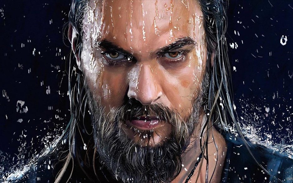 Aquaman . O υπερήρωας από τη θάλασσα έρχεται με τη μορφή του Τζέισον Μομόα και αποκτά τη δική του ιστορία στο σύμπαν της DC. &nbsp;Στο επίκεντρο η προέλευση του μισού-ανθρώπου, μισού- Ατλάντειου Άρθουρ Κάρι και η εξερεύνηση του ταξιδιού της ζωής του -ένα ταξίδι που δεν θα τον αναγκάσει απλώς να αντικρίσει τον πραγματικό του εαυτό, αλλά να ανακαλύψει αν είναι άξιος να γίνει αυτός που γεννήθηκε... Να γίνει ένας βασιλιάς και να εξουσιάσει όλα τα πλάσματα του βυθού.