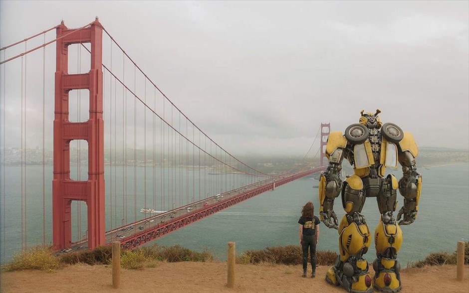 Bumblebee . Το πιο αγαπητό από τα μέλη των «Transformers», ο Bumblebee, κυνηγημένος το έτος 1987, βρίσκει καταφύγιο σε μια μάντρα με παρατημένα αυτοκίνητα σε μια μικρή παραλιακή πόλη της Καλιφόρνια.