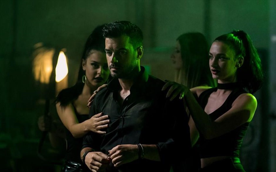 The Bachelor 3. Στο τρίτο μέρος του «Hangover» αλά ελληνικά, σε σκηνοθεσία Γιάννη Παπαδάκου, η αντροπαρέα των Γιάννη Τσιμιτσέλη, Μελέτη Ηλία και Θανάση Βισκαδουράκη φοράει και πάλι τα καλά της, με τον Νίκο Βουρλιώτη να υποδέχεται τα πεθερικά του από την… Αφρική.
