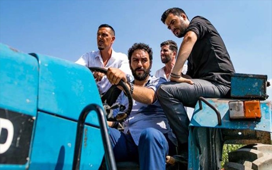 The Bachelor 3. Στο τρίτο μέρος του «Hangover» αλά ελληνικά, σε σκηνοθεσία Γιάννη Παπαδάκου, η αντροπαρέα των Γιάννη Τσιμιτσέλη, Μελέτη Ηλία και Θανάση Βισκαδουράκη φοράει και πάλι τα καλά της, με τον Νίκο Βουρλιώτη να υποδέχεται τα πεθερικά του από την… Αφρική.