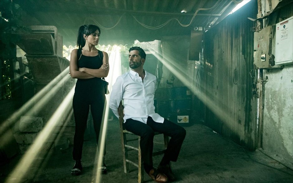 The Bachelor 3. Στο τρίτο μέρος του «Hangover» αλά ελληνικά, σε σκηνοθεσία Γιάννη Παπαδάκου, η αντροπαρέα των Γιάννη Τσιμιτσέλη, Μελέτη Ηλία και Θανάση Βισκαδουράκη φοράει και πάλι τα καλά της, με τον Νίκο Βουρλιώτη να υποδέχεται τα πεθερικά του από την… Αφρική.