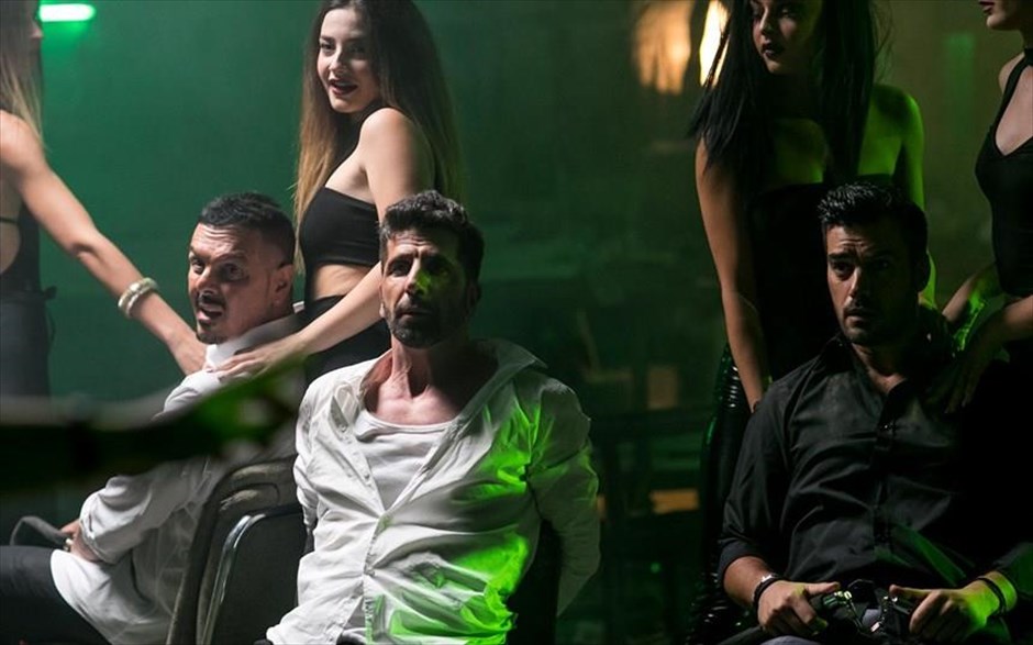The Bachelor 3. Στο τρίτο μέρος του «Hangover» αλά ελληνικά, σε σκηνοθεσία Γιάννη Παπαδάκου, η αντροπαρέα των Γιάννη Τσιμιτσέλη, Μελέτη Ηλία και Θανάση Βισκαδουράκη φοράει και πάλι τα καλά της, με τον Νίκο Βουρλιώτη να υποδέχεται τα πεθερικά του από την… Αφρική.