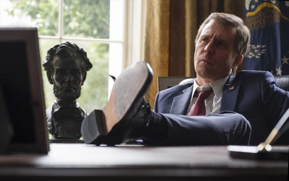 Vice: Ο Δεύτερος στην Ιεραρχία. Μετά το «Μεγάλο Σορτάρισμα», ο -βραβευμένος με Όσκαρ- Άνταμ ΜακΚέι αφηγείται τη συναρπαστική ζωή και τα έργα του αμφιλεγόμενου αντιπροέδρου των ΗΠΑ επί προεδρίας Τζορτζ Μπους, Ντικ Τσέινι. Η ταινία σκιαγραφεί, κωμικά και γλαφυρά, πώς ένας γραφειοκράτης από την Ουάσιγκτον ανελίχθηκε αθόρυβα σε έναν από τους πιο ισχυρούς ανθρώπους στον κόσμο, σε μια περίοδο που στιγματίστηκε από την επίθεση της 11ης Σεπτεμβρίου και τις στρατιωτικές επιχειρήσεις των ΗΠΑ σε Ιράκ και Αφγανιστάν.