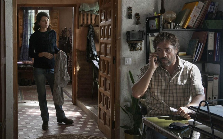 Το Ξέρουν Όλοι. Στη νέα ταινία του -διπλά βραβευμένου με ξενόγλωσσο Όσκαρ- Ιρανού δημιουργού Ασγκάρ Φαραντί (Ο Εμποράκος, Ένας Χωρισμός), πρωταγωνιστεί το ζευγάρι των Πενέλοπε Κρουζ και Χαβιέρ Μπαρδέμ και ο Αργεντινός σούπερ σταρ Ρικάρντο Νταρίν. Στο ισπανόφωνο δραματικό θρίλερ που αποτέλεσε το επίσημο άνοιγμα του φετινού Φεστιβάλ Καννών, η 40χρονη Λόρα επιστρέφει από την Αργεντινή στη γενέτειρά της, μια ισπανική κωμόπολη, για τον γάμο της αδερφής της.
 
