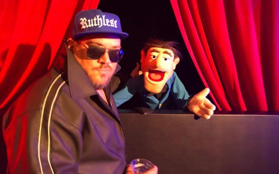 The Happytime Murders. Άνθρωποι και muppets γίνονται ένα σε μια βέβηλη κωμωδία με την υπογραφή του δημιουργού τους Τζιμ Χένσον και τη σφραγίδα της κωμικού Μελίσα ΜακΚάρθι.&nbsp;Ο ιδιωτικός ντετέκτιβ Φιλ, σ’ έναν κόσμο όπου οι άνθρωποι συνυπάρχουν με τα muppets, ψάχνει να βρει τον κατά συρροή δολοφόνο που σκότωσε τον αδερφό του,&nbsp;ο οποίος τώρα έχει βάλει στο μάτι τους πρωταγωνιστές μιας διάσημης τηλεοπτικής σειράς για παιδιά.
&nbsp;