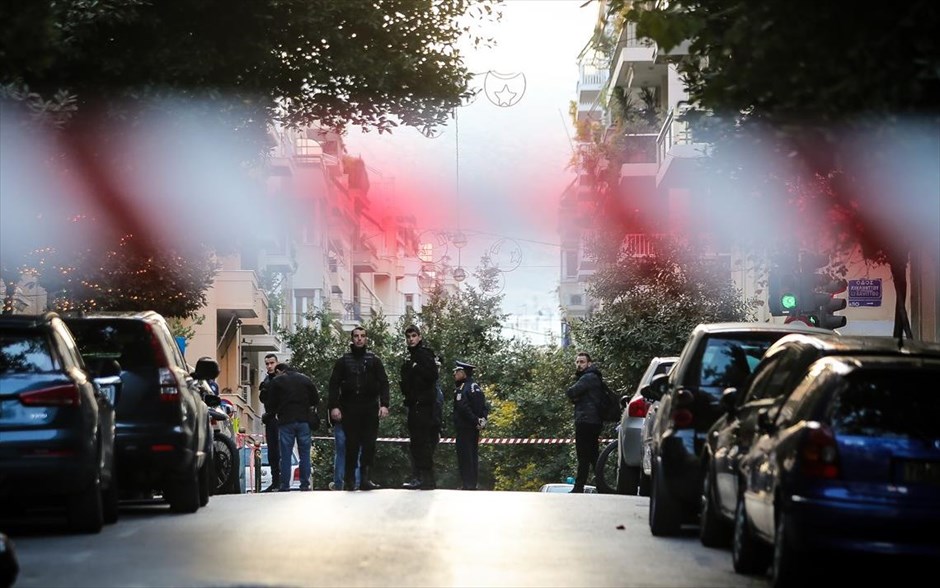 Κολωνάκι- έκρηξη. Αυτοσχέδιος εκρηκτικόςμηχανισμός εξεράγη νωρίς το πρωί έξω από την εκκλησία του Αγίου Διονυσίου στην οδό Σκουφά στο Κολωνάκι.Από την έκρηξη τραυματίστηκαν ελαφρά ένας αστυνομικός και ένας πολίτης, Πέμπτη 27 Δεκεμβρίου 2018 (EUROKINISSI/ΒΑΣΙΛΗΣ ΡΕΜΠΑΠΗΣ)