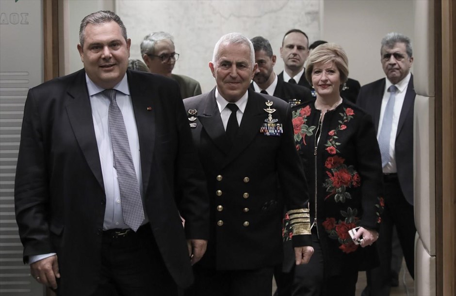 Π. Καμμένος: Ήμασταν το μόνο υπουργείο που δεν πάτησε πιστωτής. Τον απολογισμό του έργου του, ως υπουργού Εθνικής Άμυνας, πραγματοποίησε&nbsp;ο Πάνος Καμμένος. Ο κ. Καμμένος ευχαρίστησε τους αξιωματικούς, τους εθνοφύλακες και τους στρατιώτες, που -όπως είπε- έβαλαν το λιθαράκι τους στο υπουργείο, το οποίο είχε μειωμένο προϋπολογισμό τα τελευταία χρόνια κατά 60%. Παράλληλα, τόνισε πως το μεγαλύτερο εξοπλίστικο σύστημα της Ελλάδας είναι το προσωπικό. Ευχαρίστησε τον Πρωθυπουργό και τους πολιτικούς, που πέρασαν από το υπουργείο και σημείωσε πως το ΥΠΕΘΑ είναι το μόνο υπουργείο όπου δεν πάτησε τα χρόνια αυτά το πόδι του πιστωτής.