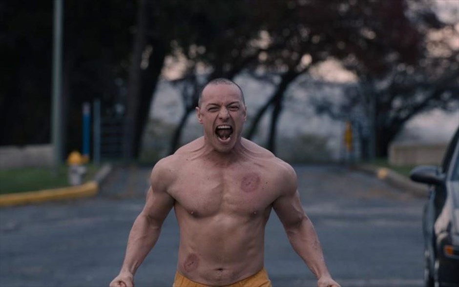 Glass . Από το φινάλε του «Διχασμένου» κατευθείαν στο σύμπαν του «Άφθαρτου», αυτή είναι η ταινία που ενώνει τον Μπρους Γουίλις, τον Σάμιουελ Τζάκσον και τον Τζέιμς ΜακΑβόι στο υπερηρωικό σύμπαν του Μ. Νάιτ Σιάμαλαν.
&nbsp;