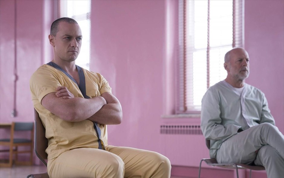 Glass . Από το φινάλε του «Διχασμένου» κατευθείαν στο σύμπαν του «Άφθαρτου», αυτή είναι η ταινία που ενώνει τον Μπρους Γουίλις, τον Σάμιουελ Τζάκσον και τον Τζέιμς ΜακΑβόι στο υπερηρωικό σύμπαν του Μ. Νάιτ Σιάμαλαν.
&nbsp;