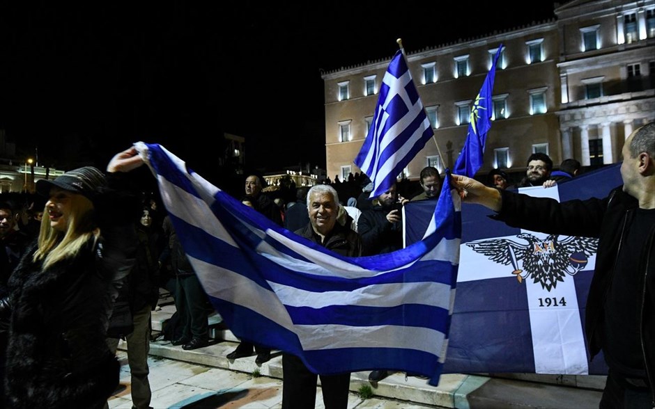 Συγκέντρωση κόσμου στο Σύνταγμα. 