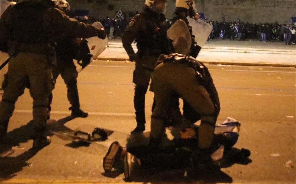 Ένταση και χημικά στο Σύνταγμα. 