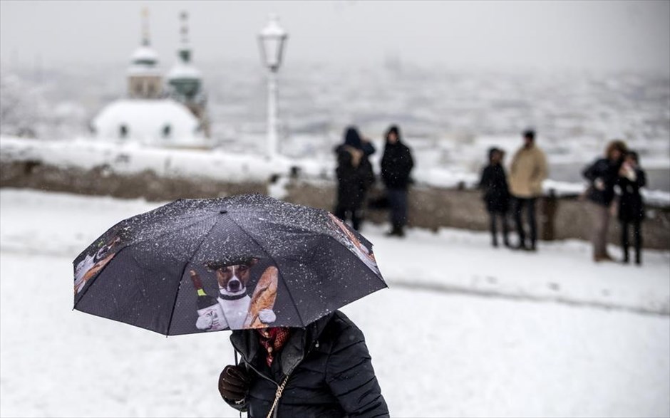 Χιονόπτωση στην Πράγα. Στιγμιότυπο από τη χιονισμένη Πράγα, στην Τσεχία.&nbsp;