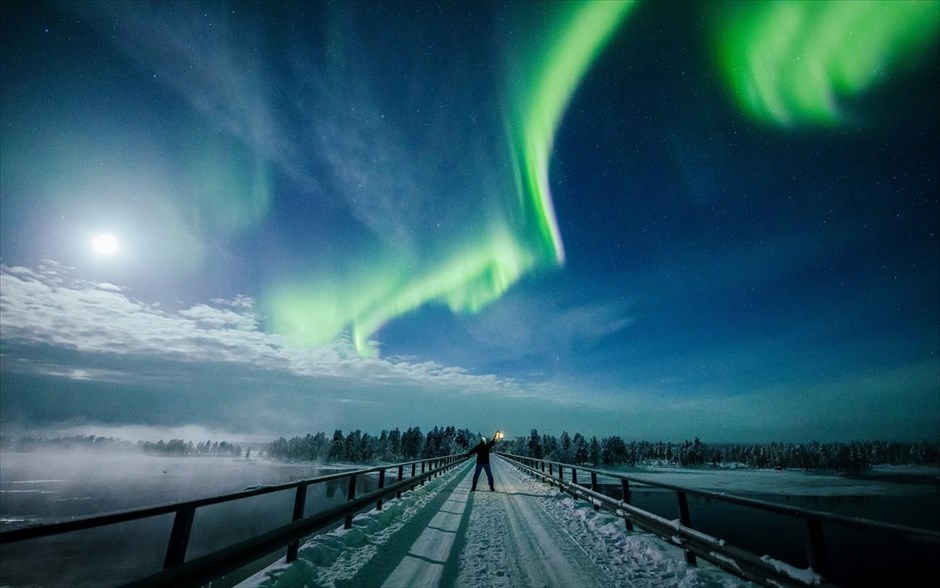 Μαγική Φινλανδία. Το Βόρειο Σέλας (Aurora Borealis) κάνει τα μαγικά του στον ουρανό πάνω από τη Λαπωνία, στη&nbsp;Φινλανδία.&nbsp;