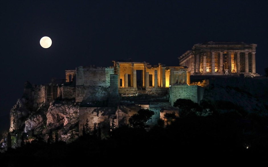 Υπό το φως της υπερ-Σελήνης. 