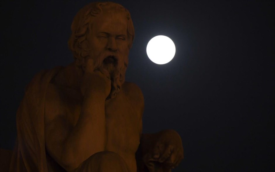 Υπό το φως της υπερ-Σελήνης. Αθήνα