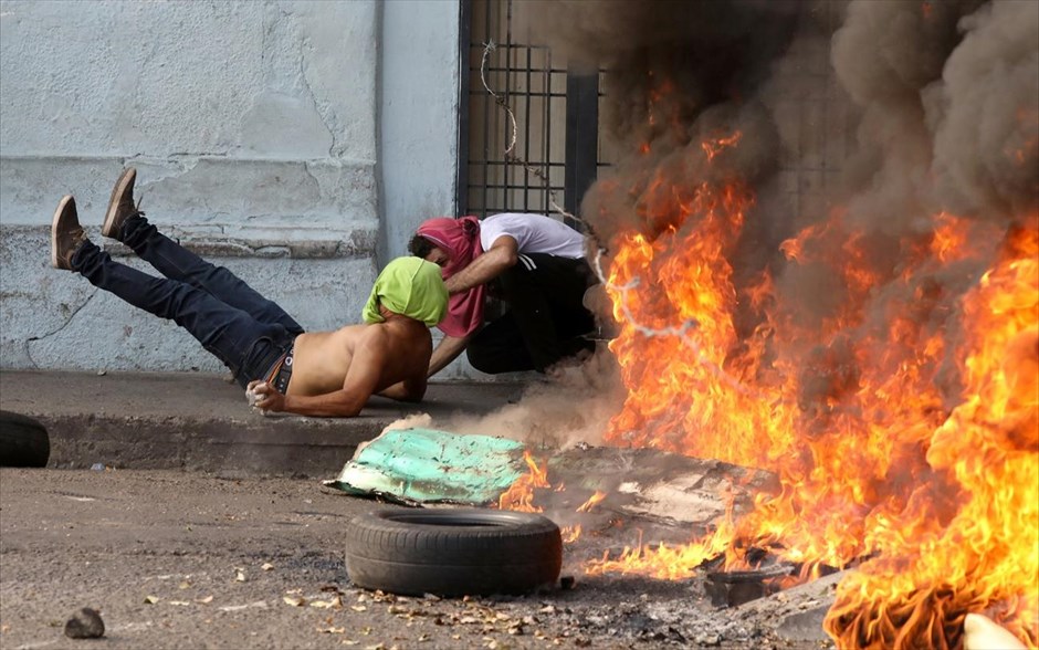 Ταραχές στη Βενεζουέλα. Στιγμιότυπο από τα επεισόδια που σημειώιηκαν μεταξύ διαδηλωτών και αστυνομικών δυνάμεων στην περιοχή&nbsp;Urena της Βενεζουέλας.&nbsp;