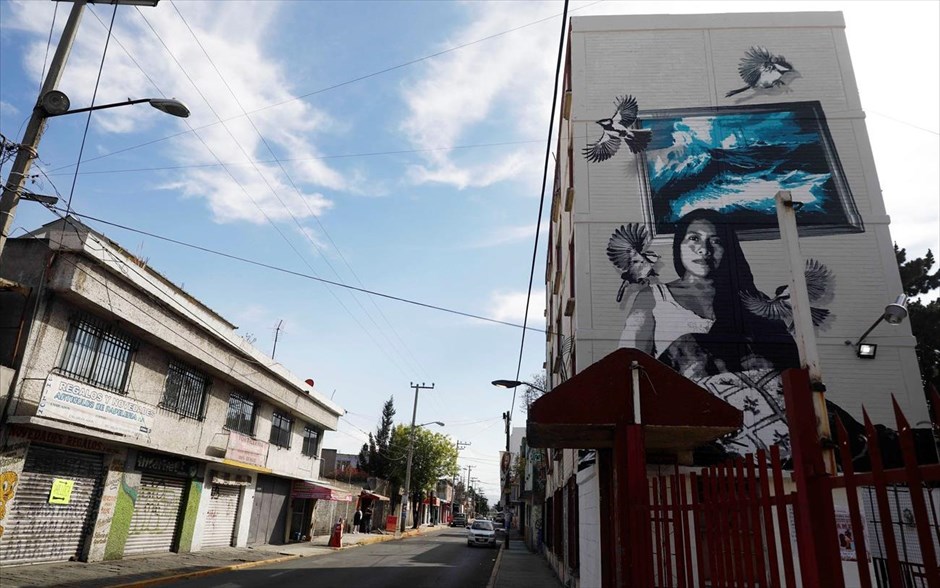 Και τοιχογραφία η... Γιαλίτζα Απαρίθιο. Τοιχογραφία που δόθηκε σήμερα στη δημοσιότητα εικονίζει τη μορφή της ηθοποιού&nbsp;Γιαλίτζα Απαρίθιο σε κτίριο της γειτονιάς&nbsp;Iztapalapa στην Πόλη του Μεξικού. Η 26χρονη ηθοποιός είναι&nbsp;γηγενής Ινδιάνα, έγινε γνωστή στο κοινό από την ταινία του Αλφόνσο Κουαρόν «Roma» και απόψε διεκδικεί το Oscar&nbsp;Α