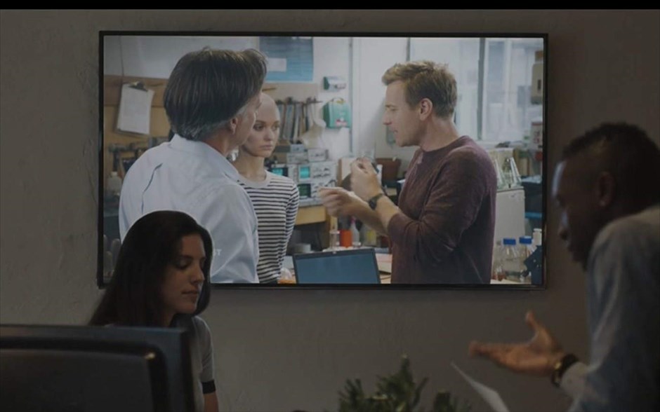  Ζωή . Στην ταινία επιστημονικής φαντασίας του Ντρέικ Ντορέμους -με πρωταγωνιστικό ζευγάρι τον Γιούαν ΜακΓκρέγκορ και την Λέα Σεϊντού-&nbsp; ο Κόουλ είναι ένας μηχανικός τεχνητής νοημοσύνης, του οποίου η εταιρεία προσφέρει τεχνολογικά εργαλεία για ρομαντικές σχέσεις.