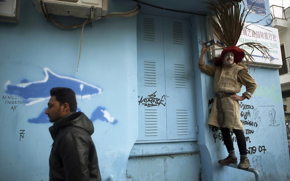Αποκριάτικο πάρτι στο Μεταξουργείο. Στιγμιότυπο από το αποκριάτικο καρναβάλι της Αθήνας στους δρόμους του Μεταξουργείου.&nbsp;