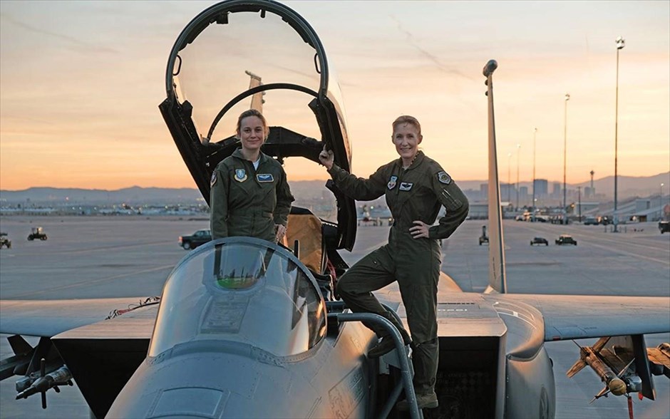 Captain Marvel. Η πιλότος πολεμικών αεροσκαφών Κάρολ Ντάνβερς (Μπρι Λάρσον) μεταμορφώνεται σε μία από τις πιο ισχυρές ηρωίδες του κόσμου. Όταν ένας μαινόμενος διαγαλαξιακός πόλεμος ανάμεσα σε δύο εξωγήινες φυλές καταλήγει στη Γη, η Ντάνβερς και οι σύμμαχοί της βρίσκονται στο μάτι του κυκλώνα. H πρώτη υπερηρωίδα με δική της ταινία στο κινηματογραφικό σύμπαν της Marvel.