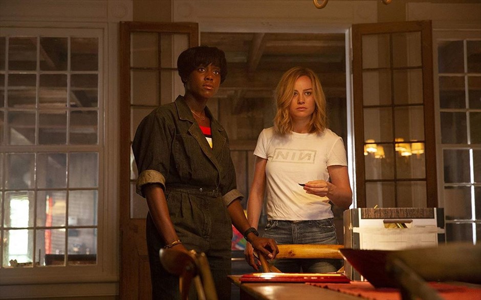 Captain Marvel. Η πιλότος πολεμικών αεροσκαφών Κάρολ Ντάνβερς (Μπρι Λάρσον) μεταμορφώνεται σε μία από τις πιο ισχυρές ηρωίδες του κόσμου. Όταν ένας μαινόμενος διαγαλαξιακός πόλεμος ανάμεσα σε δύο εξωγήινες φυλές καταλήγει στη Γη, η Ντάνβερς και οι σύμμαχοί της βρίσκονται στο μάτι του κυκλώνα. H πρώτη υπερηρωίδα με δική της ταινία στο κινηματογραφικό σύμπαν της Marvel.