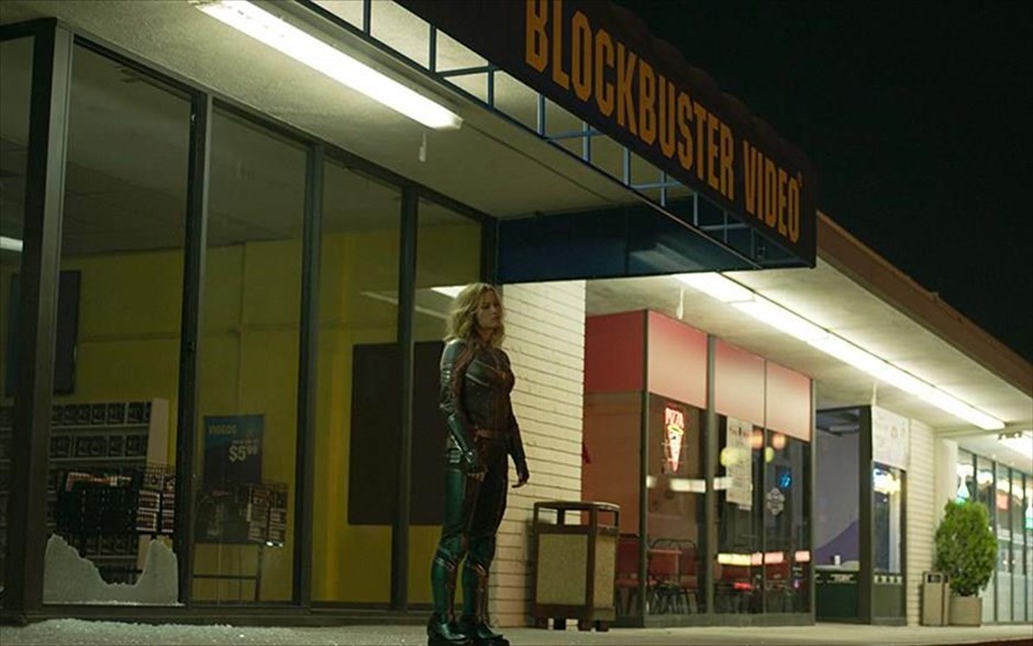 Captain Marvel. Η πιλότος πολεμικών αεροσκαφών Κάρολ Ντάνβερς (Μπρι Λάρσον) μεταμορφώνεται σε μία από τις πιο ισχυρές ηρωίδες του κόσμου. Όταν ένας μαινόμενος διαγαλαξιακός πόλεμος ανάμεσα σε δύο εξωγήινες φυλές καταλήγει στη Γη, η Ντάνβερς και οι σύμμαχοί της βρίσκονται στο μάτι του κυκλώνα. H πρώτη υπερηρωίδα με δική της ταινία στο κινηματογραφικό σύμπαν της Marvel.