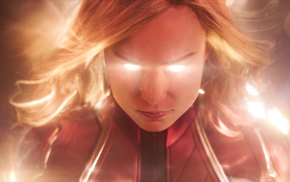 Captain Marvel. Η πιλότος πολεμικών αεροσκαφών Κάρολ Ντάνβερς (Μπρι Λάρσον) μεταμορφώνεται σε μία από τις πιο ισχυρές ηρωίδες του κόσμου. Όταν ένας μαινόμενος διαγαλαξιακός πόλεμος ανάμεσα σε δύο εξωγήινες φυλές καταλήγει στη Γη, η Ντάνβερς και οι σύμμαχοί της βρίσκονται στο μάτι του κυκλώνα. H πρώτη υπερηρωίδα με δική της ταινία στο κινηματογραφικό σύμπαν της Marvel.